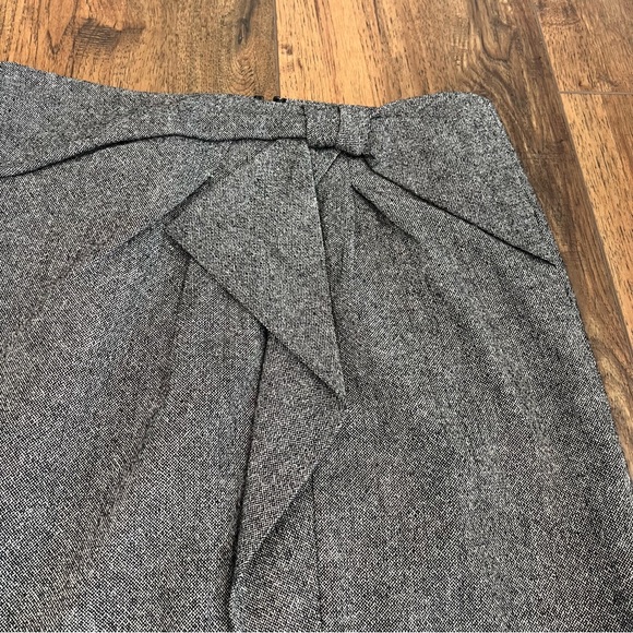 Banana Republic Charcoal Pencil Skirt With Bow Detail Size 8 - Picture 6 of 6
